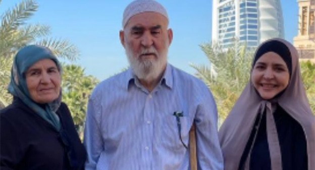 Родители и сестра Абубакара Ризванова. Скриншот фото из telegram-канала Зумруд Ризвановой от 21.02.2023, https://t.me/rizvanova/738

