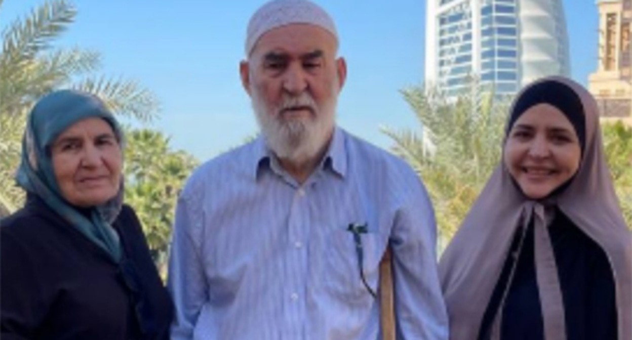 Родители и сестра Абубакара Ризванова. Скриншот фото из telegram-канала Зумруд Ризвановой от 21.02.2023, https://t.me/rizvanova/738

