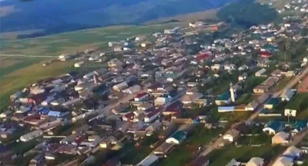 Село Хубар. Фото: https://www.instagram.com/kavkaz_uzel.eu/p/DH-oYu1MfCD/ принадлежит компании Meta деятельность которой запрещена в России