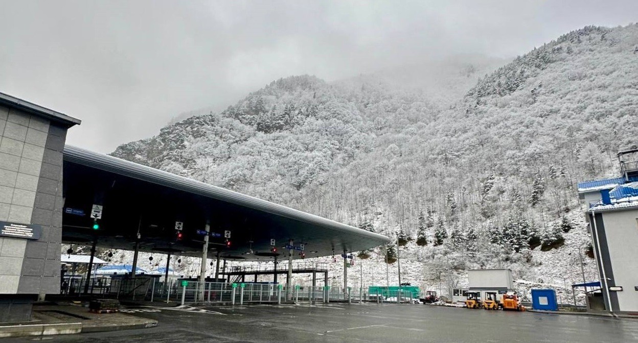 МАПП "Верхний Ларс" на границе с Грузией. Фото из официального телеграм-канала Федеральной таможенной службы https://t.me/customs_rf/7725