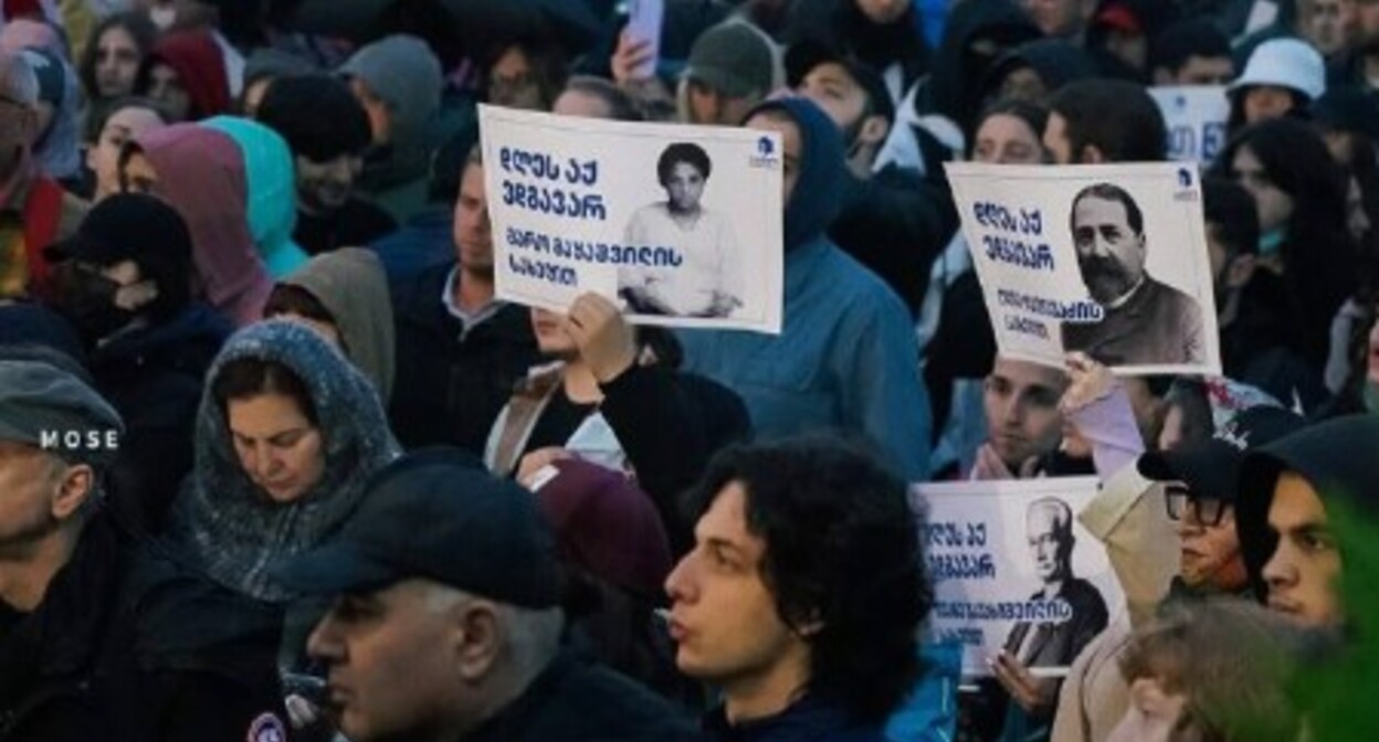 Акция протеста студентов и преподавателей в Тбилиси 14 апреля 2025 года. Фото из телеграм-канала "Грузия 24" https://t.me/georgia_24/7874