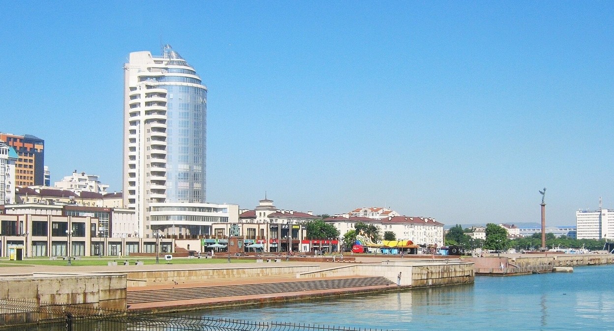 Набережная в Новороссийске. Фото: Георгий Долгопский, CC BY-SA 4.0, https://commons.wikimedia.org/w/index.php?curid=149069335