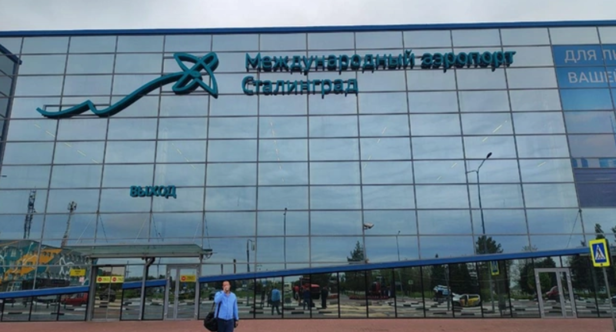 Аэропорт Сталинград. Скриншот фото V1 от 08.05.25, https://v1.ru/text/gorod/2025/05/08/75437939/.