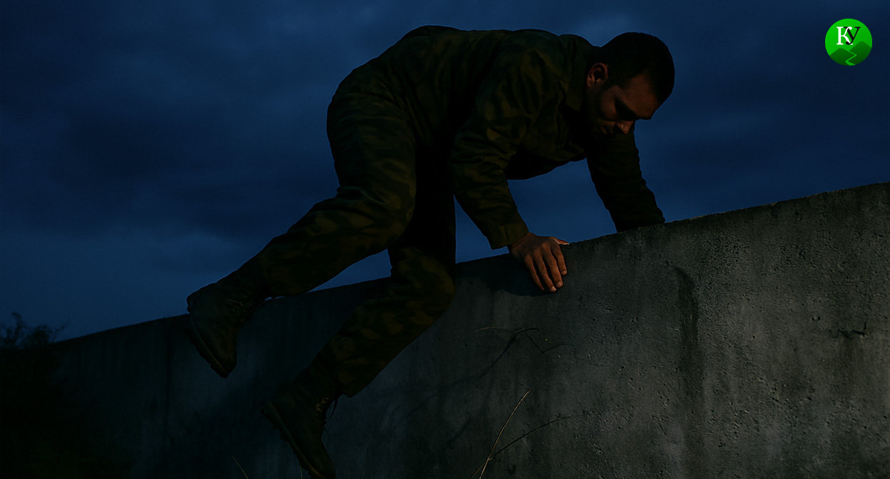 Военный покидает часть. Иллюстрация создана «Кавказским узлом» с помощью ИИ в программе Copilot