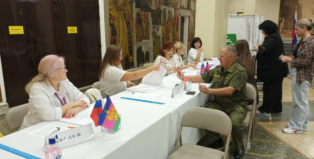 Избирательный участок. Скриншот фото из Telegram-канала Избиркома Кубани от 14.09.25, https://t.me/izbirkomkuban/3252