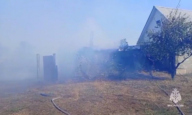 Пожар в Каменске-Шахтинском. 17 сентября 2025 года. Фото: МЧС России