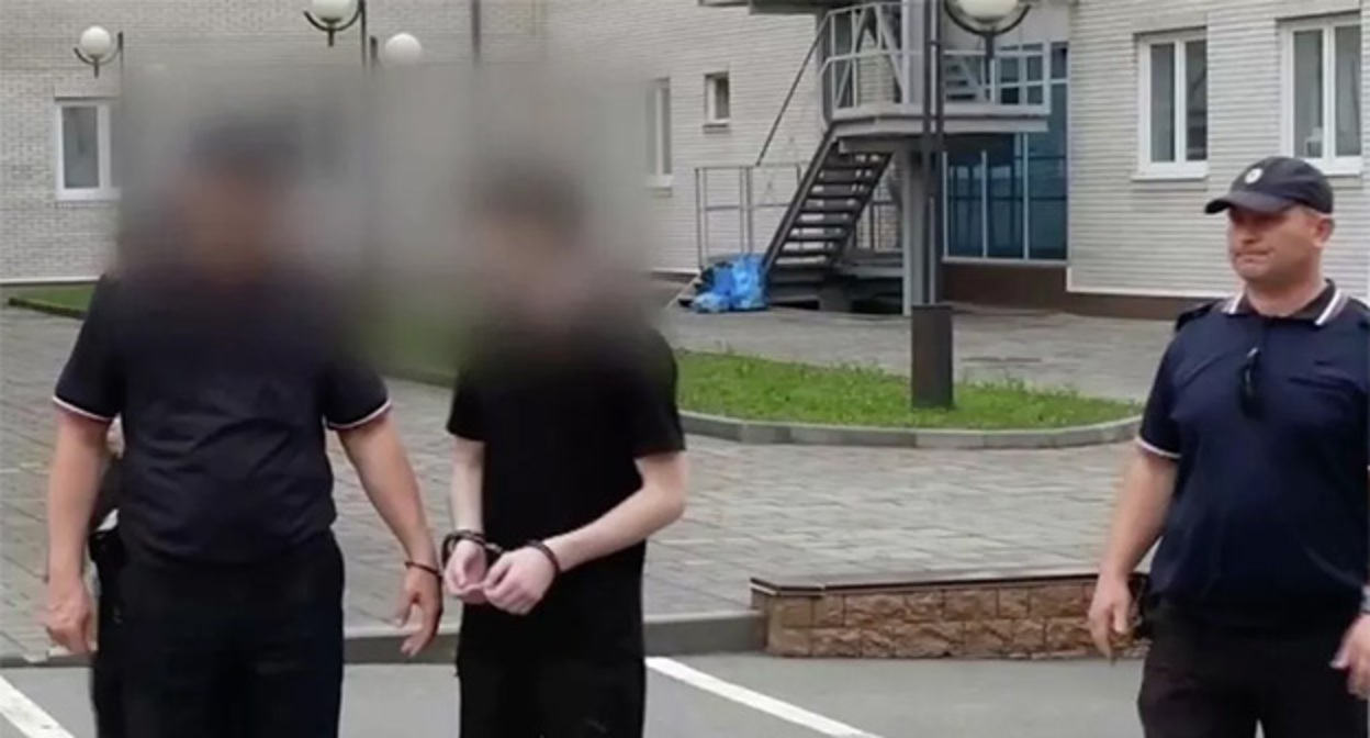 Задержанный подросток. Июль 2025 г. Скриншот видео Следственного комитета России