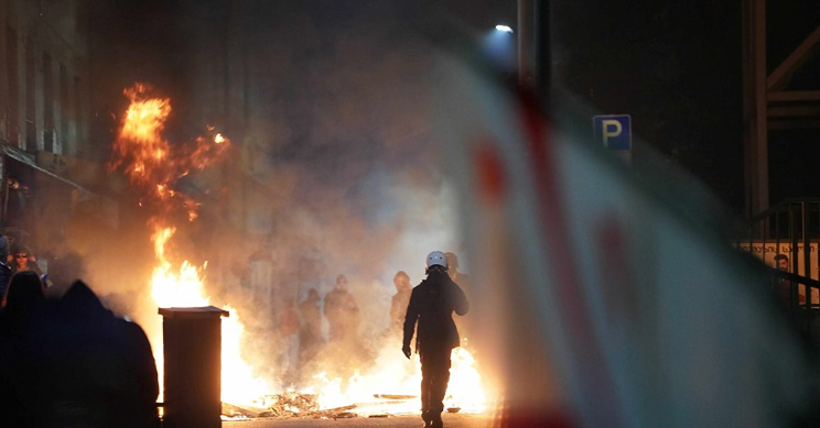 Обстановка в центре Тбилиси недалеко от президентского дворца. Скриншот фото Publika от 04.10.25, https://www.facebook.com/photo?fbid=1568314181234793&set=pcb.1568314631234748 (деятельность компании Meta, владеющей соцсетью, запрещена в России).