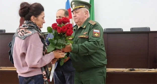 Торжественная церемония передачи госнаград семьям погибших участников СВО. 16 октября 2025 г. Фото: Администрация Майкопского района