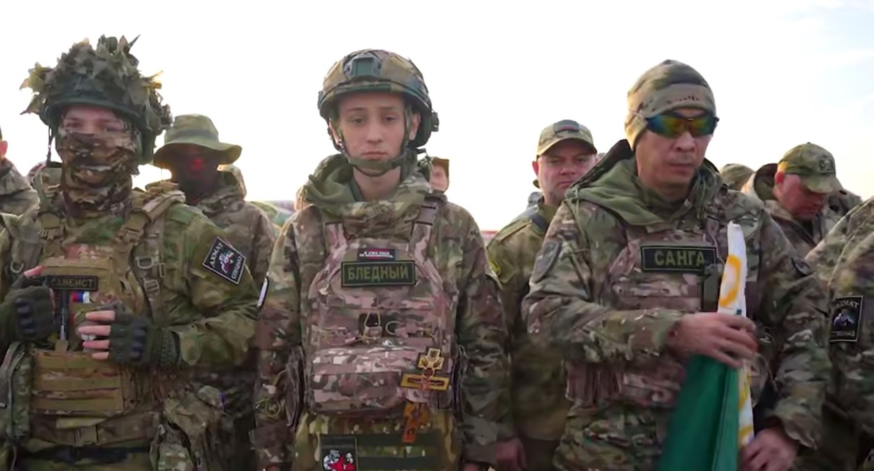 Бойцы новой группы, отправленной из Грозного 24 октября. Кадр видео Рамзан Кадыров / Telegram