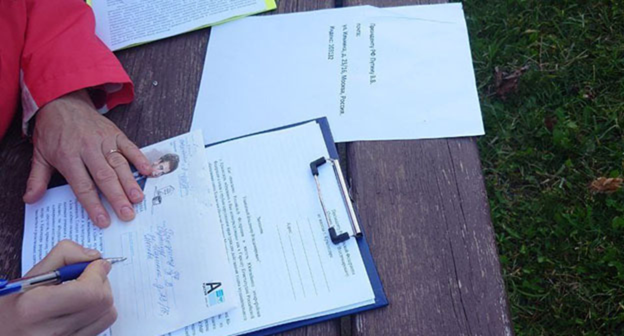 Cбор подписей под требование об отставке мэра. 7 ноября 2025 г. Фото: https://t.me/Sovet_UMR/142439