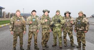 Группа добровольцев перед вылетом из Грозного. 4 декабря 2025 г. Фото: Грозный-Информ https://www.grozny-inform.ru/news/svo/178901/