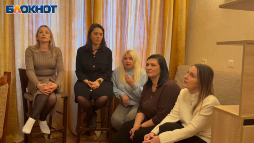 Жительницы Ростовской области объявили голодовку из-за недостроенного жилья строительной компании "Ситистрой". 18 декабря 2025 г. Фото: "Блокнот Ростов-на-Дону"/ https://bloknot-rostov.ru/news/zheny-boytsov-svo-nachali-golodat-v-semnoy-kvartir-1931556