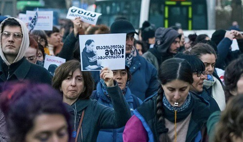 С момента ареста Амаглобели требования об ее освобождении звучат на всех массовых протестных акциях. Фото/https://www.kavkaz-uzel.eu/articles/408125