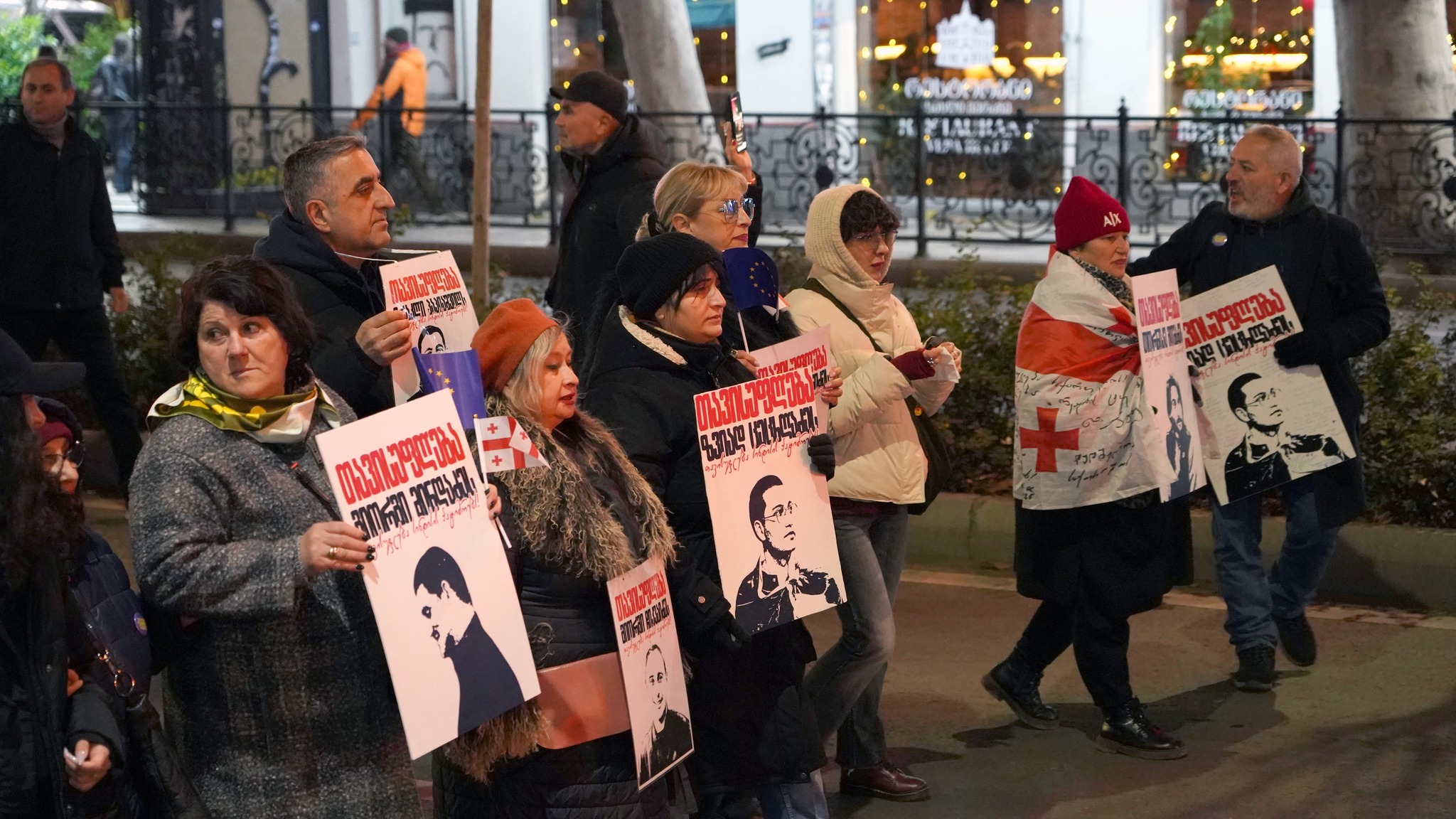 Марш с требованием освободить политзаключенных. Тбилиси, 28 декабря 2025. Фото JAMnews  