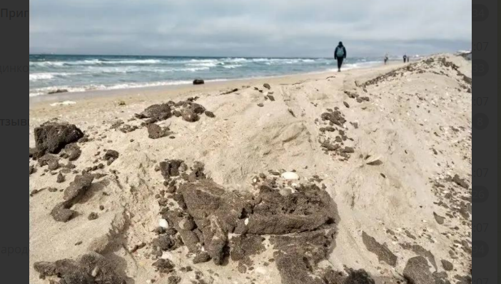 Мазутные пятна на берегу. Скриншот фото "Сети, сито, лопата" от 14.02.26, https://t.me/setisitolopata/2560?single. Мазутные пятна на берегу. Скриншот фото "Сети, сито, лопата" от 14.02.26, https://t.me/setisitolopata/2560?single.