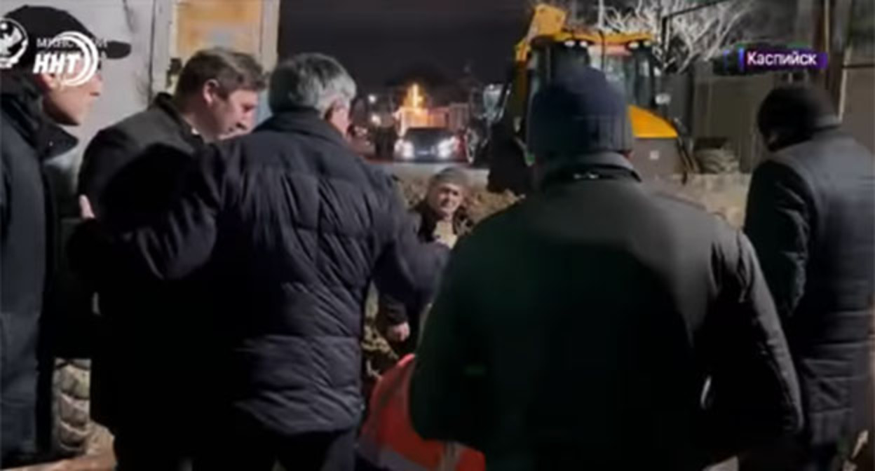 На месте аварии на водоканале в Каспийске. Февраль 2026 г. Скриншот видео https://www.instagram.com/reels/DTf_yqmjO0P/ принадлежит компании Meta деятельность которой запрещена в России