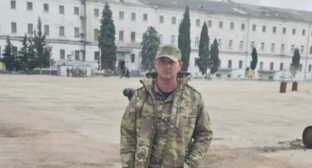 Владимир Костин. Скриншот фото из Telegram-канала администрации Енотаевского района от 21.02.26, https://t.me/enotaevskiy_rayon/10863.