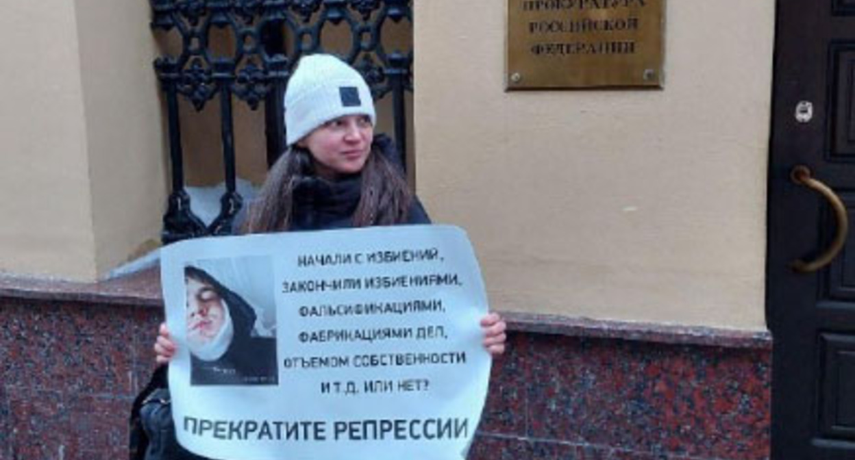 Задержание Юлии Мельниченко. 24 февраля 2026  г. Фото: https://t.me/ovdinfolive/40121