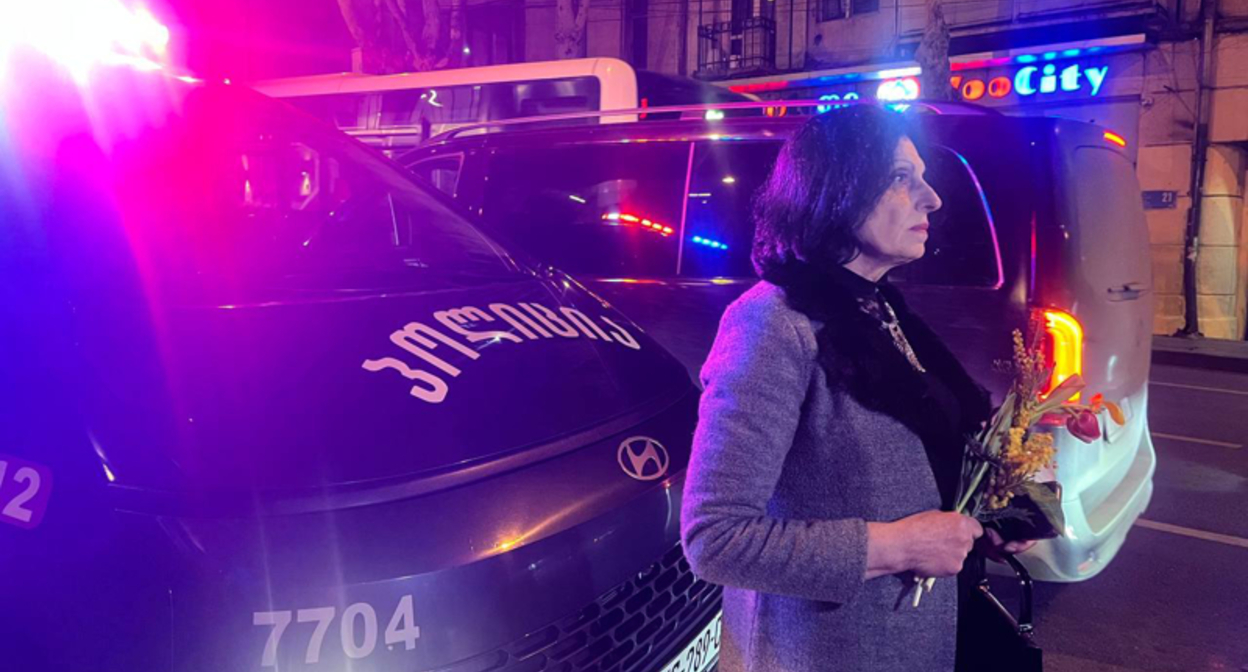 Марш в Тбилиси. Фото: Tv Pirveli  от 25.02.26, https://tvpirveli.ge/ka/siaxleebi/sazogadoeba/122108-ar-sheveguebit-rusul-okupatsias-sabchota-okupatsiidan-105-tslis-tavze-tbilisshi