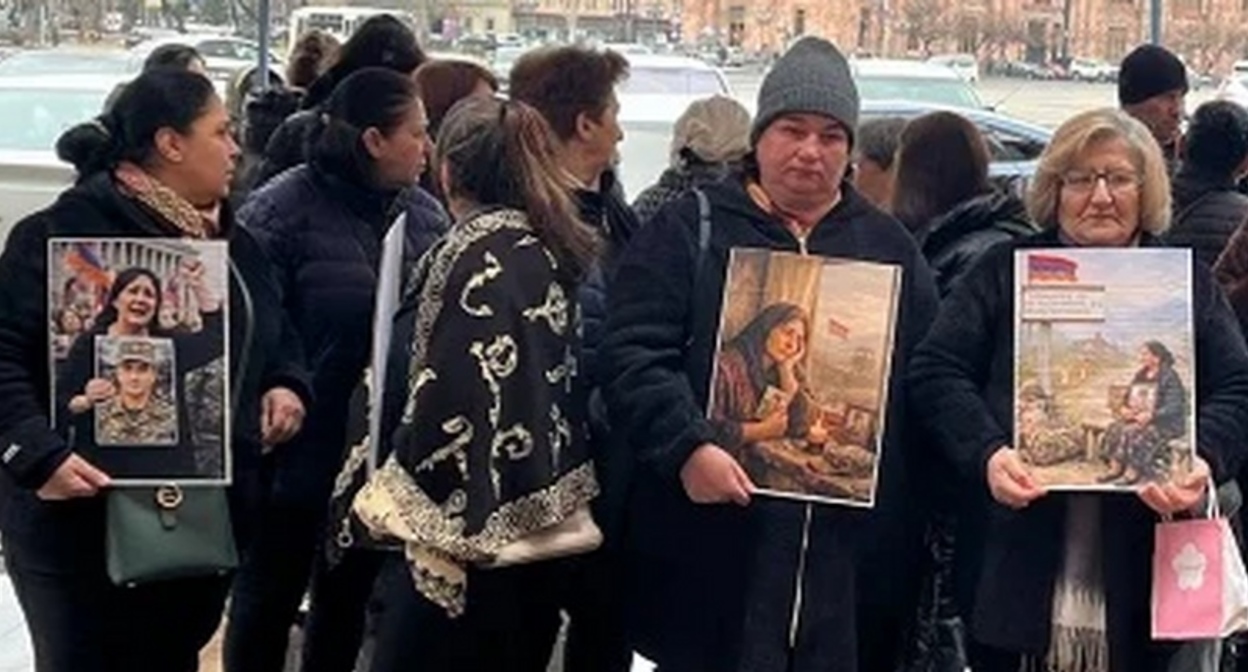 Участницы акции. Ереван, 8 марта 2026 года. Фото: News.am https://news.am/rus/news/934898.html