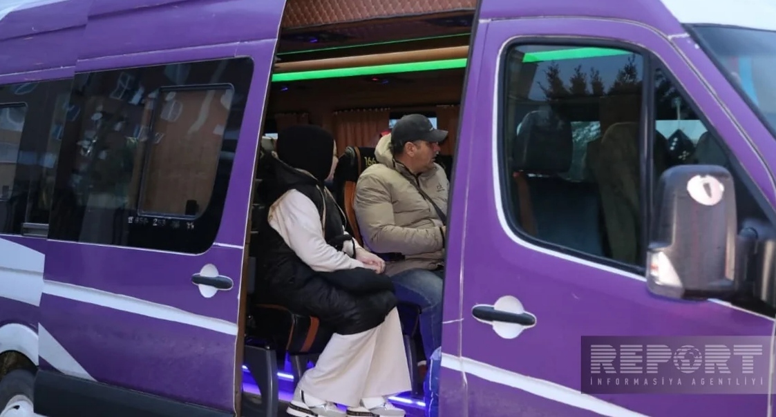 Азербайджанские переселенцы. 11 марта 2026 года. Фото: Report https://report.az/daxili-siyaset/xocavend-ve-xocali-rayonlarina-novbeti-koc-karvanlari-yola-salinib1214323465