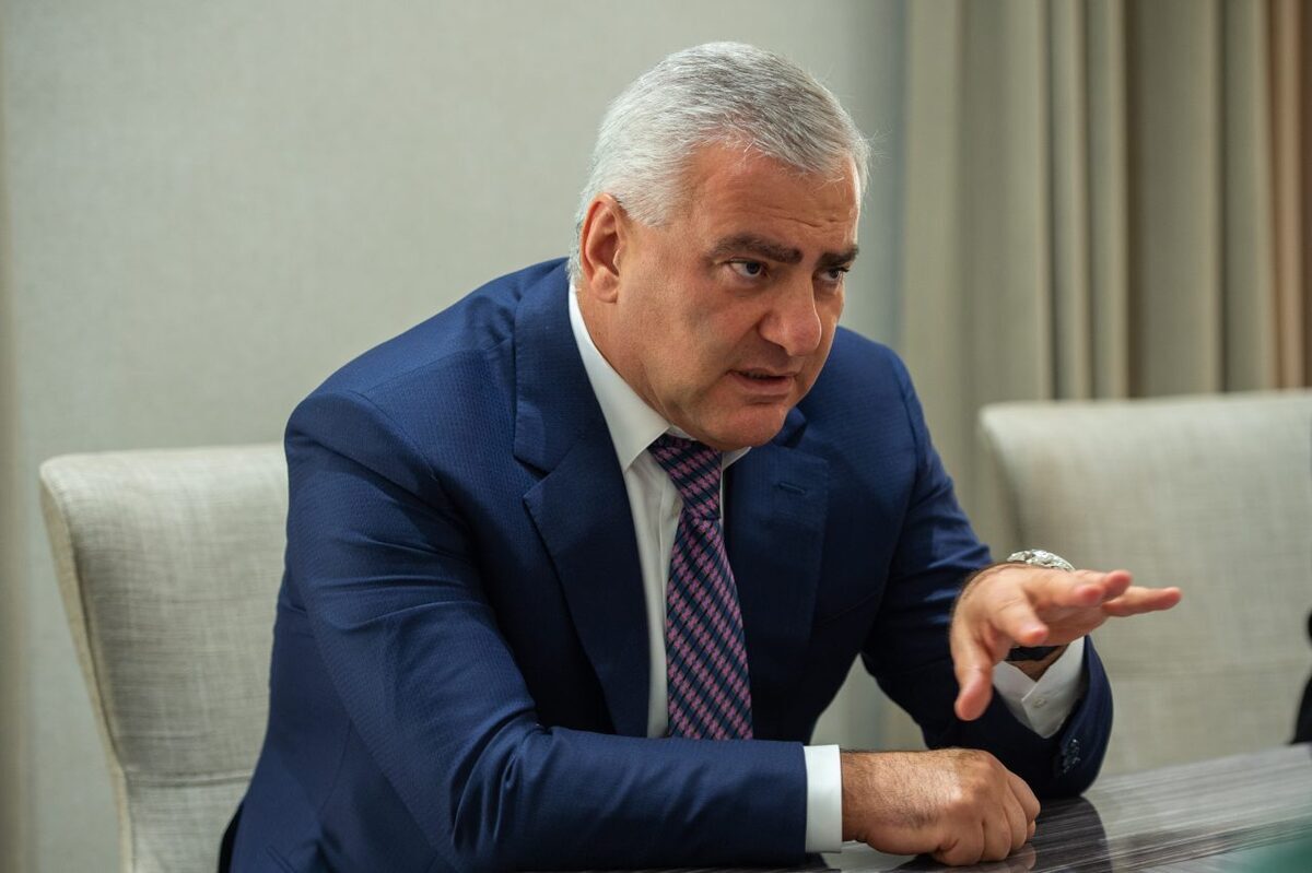 Самвел Карапетян. Фото: https://yerevan.today/ru/eti-vlasti-prevratili-politicheskoe-pole-v-czirk-samvel-karapetyan/ Самвел Карапетян. Фото: https://yerevan.today/ru/eti-vlasti-prevratili-politicheskoe-pole-v-czirk-samvel-karapetyan/