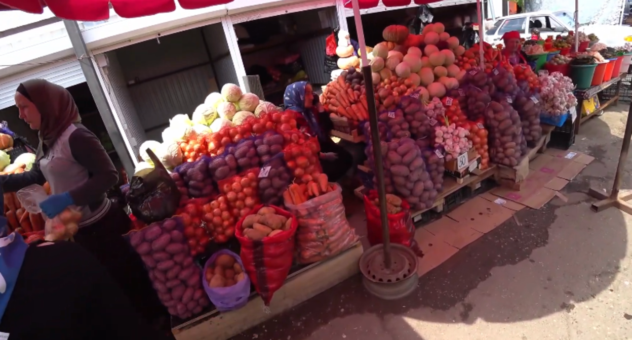 Рынок в Чечне. Стоп-кадр видео Timeless Truths https://yandex.ru/video/preview/12156655213302914786