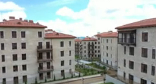 Дома в Шуше. Скриншот видео https://www.youtube.com/watch?v=MGO-17BKToM