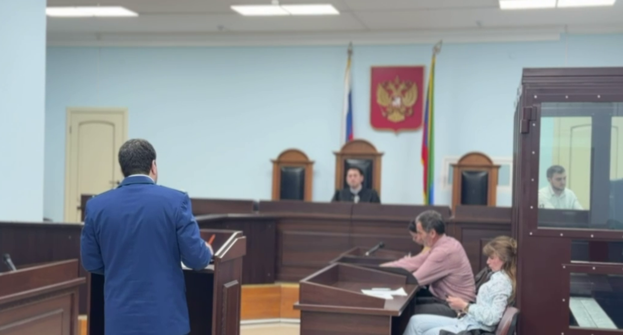 Дело рассматривалось в отсутствие подсудимых. Стоп-кадр видео Прокуратуры Дагестана от 02.04.26, https://t.me/procuratura05/4844.