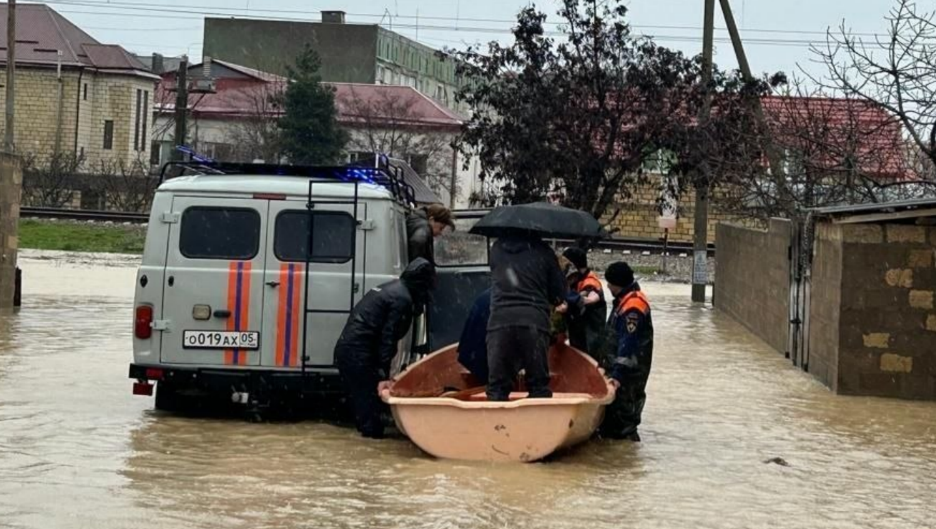 Эвакуация жителей в Дербентском районе. Скриншот фото администрации района от 05.04.26, https://t.me/derbentskiyrayon_official/21832