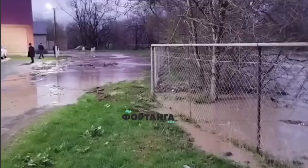 Стоп-кадр: "Жители Сунжи потребовали провести берегоукрепительные работы из-за дождей". Фото: "Фортанга" / Telegram-канал