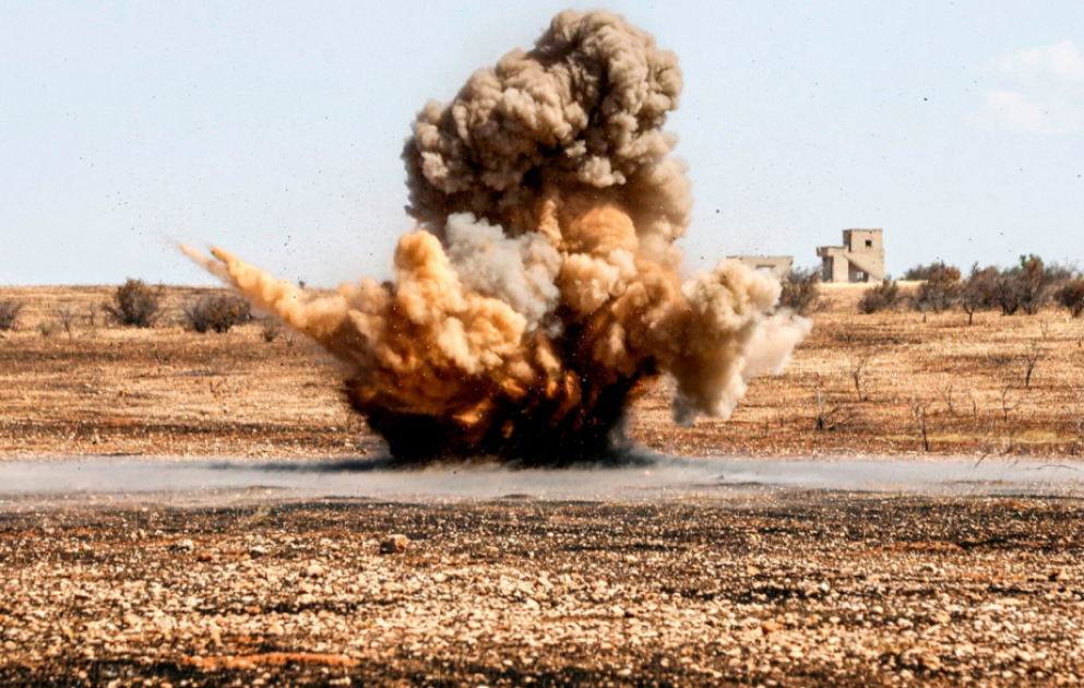 Взрыв мины. Скриншот видео https://video.azertag.az/ru/site/video/308591 Взрыв мины. Скриншот видео https://video.azertag.az/ru/site/video/308591