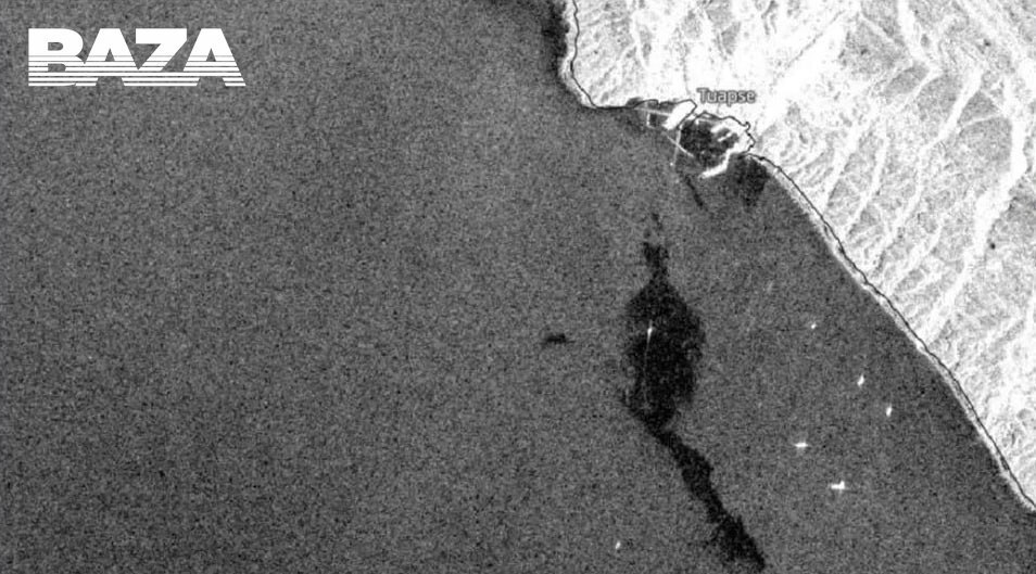 Нефтяное пятно в Черном море недалеко от побережья Туапсе. 20 апреля 2026 г. Фото: https://t.me/bazabazon/45426