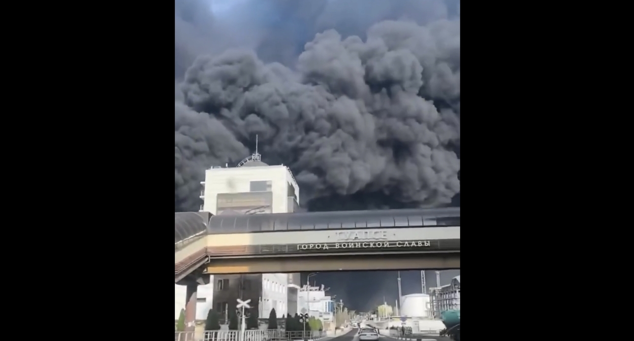 Дым над Туапсе. Кадр видео: chp.15region / Instagram*