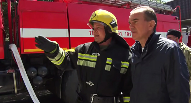 Вениамин Кондратьев (справа) во время визита в Туапсе. 28 апреля 2026 г. Скриншот видео https://t.me/opershtab23/15822