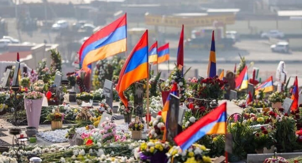 Воинский пантеон Ераблур в Ереване. Фото: https://verelq.am/ru/node/112712 Воинский пантеон Ераблур в Ереване. Фото: https://verelq.am/ru/node/112712
