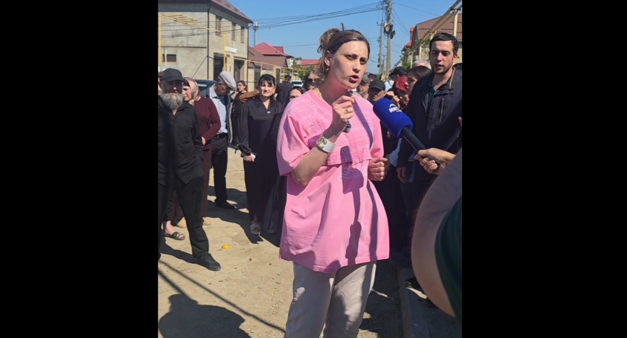 Сход жителей микрорайона ДОСААФ. Кадр видео "Новости ННТ" https://t.me/newsnnt/12470 Сход жителей микрорайона ДОСААФ. Кадр видео "Новости ННТ" https://t.me/newsnnt/12470