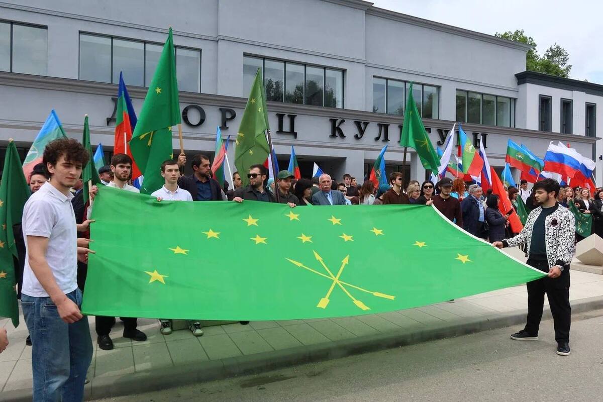Участники митинга в Черкесске. 21 мая 2026 г. Фото: https://t.me/citycherkessk/14147