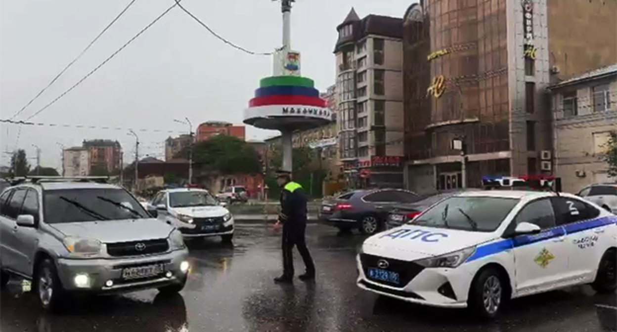 Улицы Махачкалы. 25 мая 2026 г. Скриншот видео https://t.me/gibdd05rus/10897 Улицы Махачкалы. 25 мая 2026 г. Скриншот видео https://t.me/gibdd05rus/10897