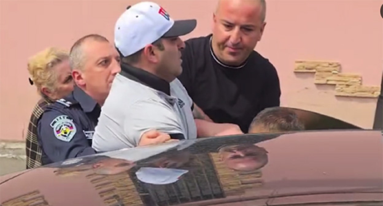 Задержание блогера Артака Аветисяна. Скриншот видео https://pastinfo.am/index.php/ru/news