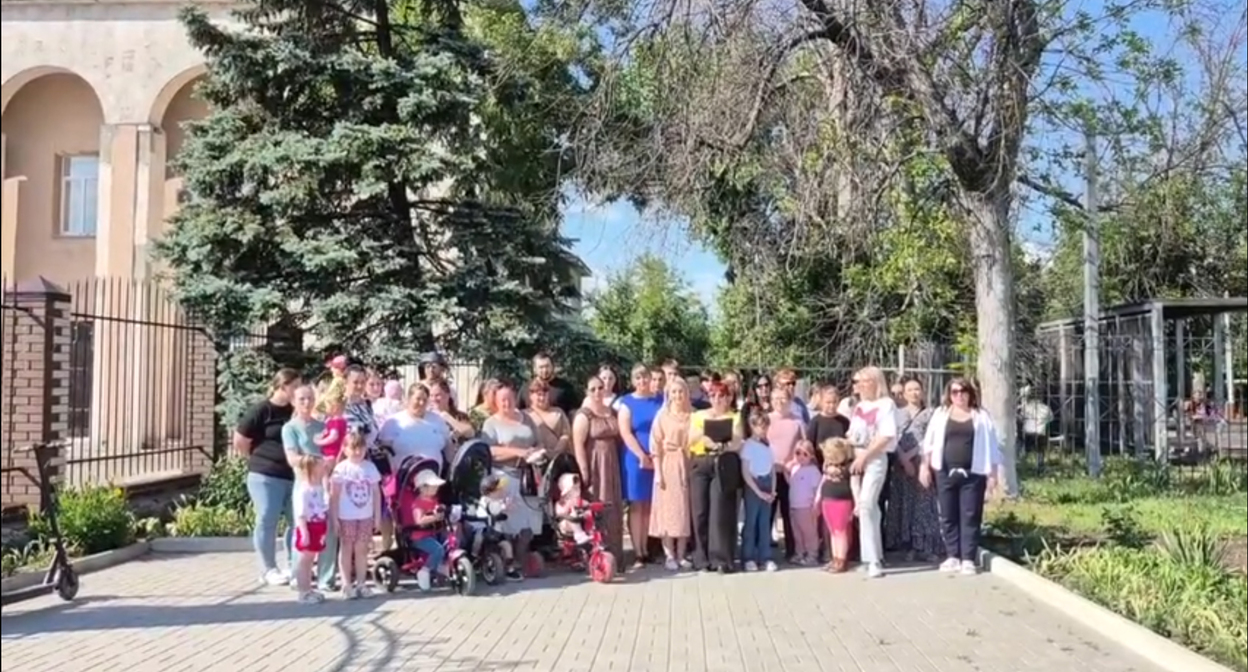 Жители Гуково записывают видеообращение к властям. Кадр из видео https://vk.com/wall521404728_1525