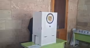 Избиратель на участке № 31/06. Гюмри, 7 июня 2026 года. Фото "Кавказского узла".