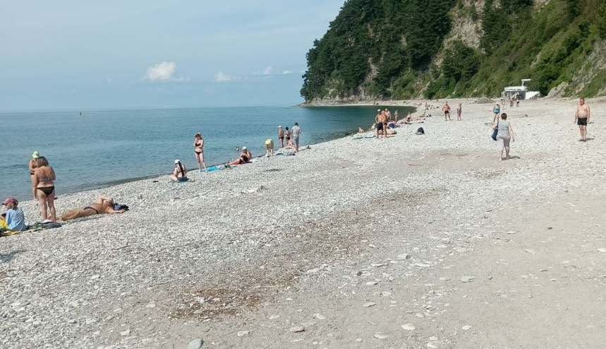 Пляж в Туапсе. Скриншот фото из Telegram-канала Романа Пукалова от 14.06.26, https://t.me/Roman_eco/1870. Пляж в Туапсе. Скриншот фото из Telegram-канала Романа Пукалова от 14.06.26, https://t.me/Roman_eco/1870.