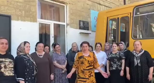 Стоп-кадр видеообращения коллектива школы поселка Красноармейский в Дагестане. Фото: Штаб Дагестана / Telegram-канал