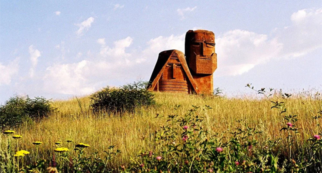 Памятник "Мы – наши горы". Фото: https://www.armmuseum.ru/