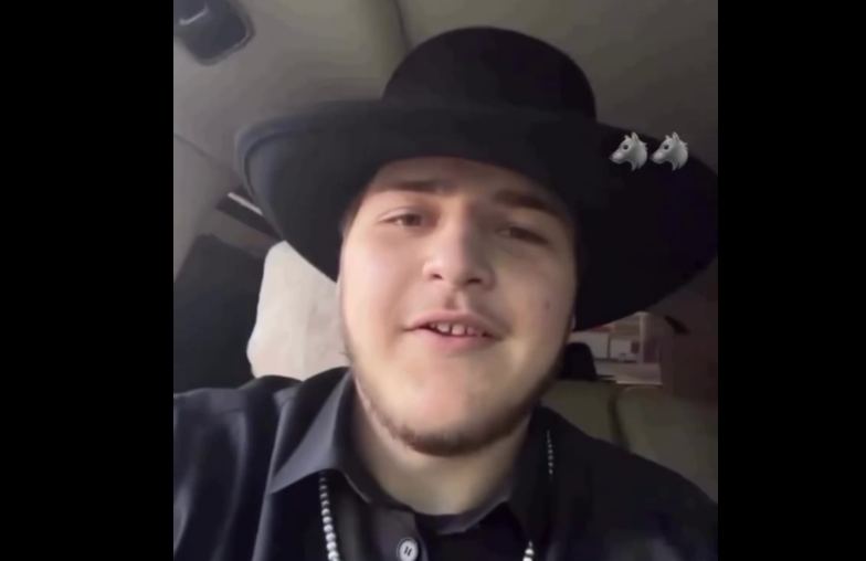 Адам Кадыров в ролике с нарушением ПДД. Стоп-кадр видео https://www.instagram.com/p/DaFlUuLtrpc/.