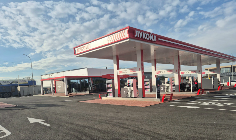 АЗС "Лукойл". Скриншот фото с сервиса "Яндекс.Карты", https://yandex.ru/maps/org/lukoyl/41949990126/?ll=44.635427%2C43.026277&z=16 АЗС "Лукойл". Скриншот фото с сервиса "Яндекс.Карты", https://yandex.ru/maps/org/lukoyl/41949990126/?ll=44.635427%2C43.026277&z=16