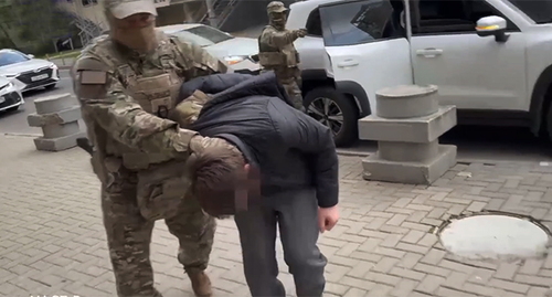 Задержанный житель Геленджика. Скриншот видео https://vkvideo.ru/video-212669065_456240514 Задержанный житель Геленджика. Скриншот видео https://vkvideo.ru/video-212669065_456240514