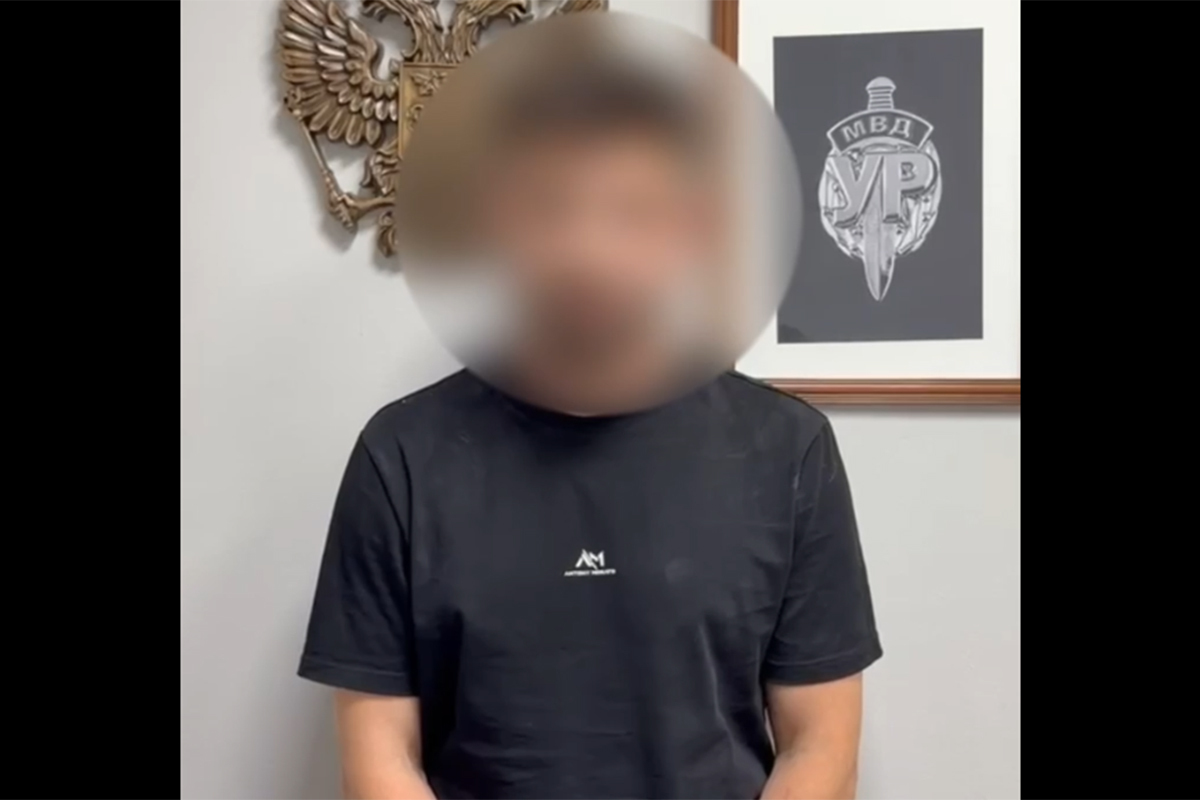 Житель Челябинска приносит публичные извинения на камеру. Кадр из видео в Telegram-канале полиции Краснодара – https://t.me/mvd23krasnodar/8057
